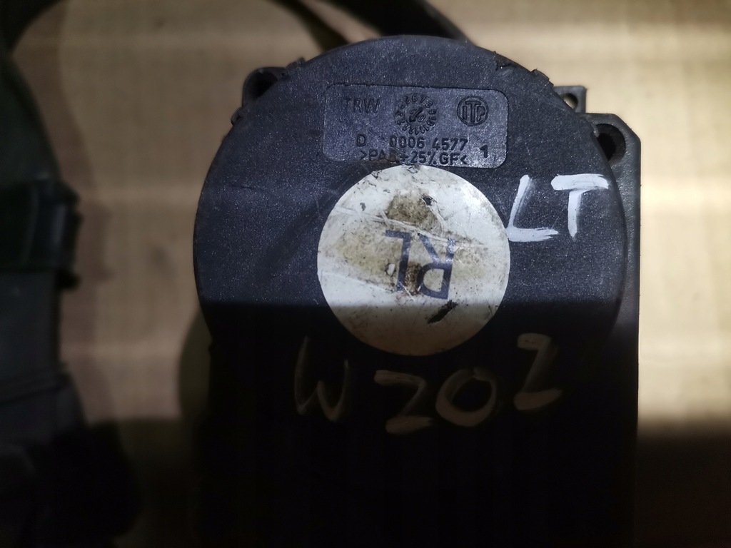 фото №3, Pas безпеки перед правий mercedes w203