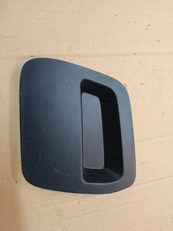 Купити Dacia duster ii заглушка фаркоп бампера правий перед оригінальний номер czarna