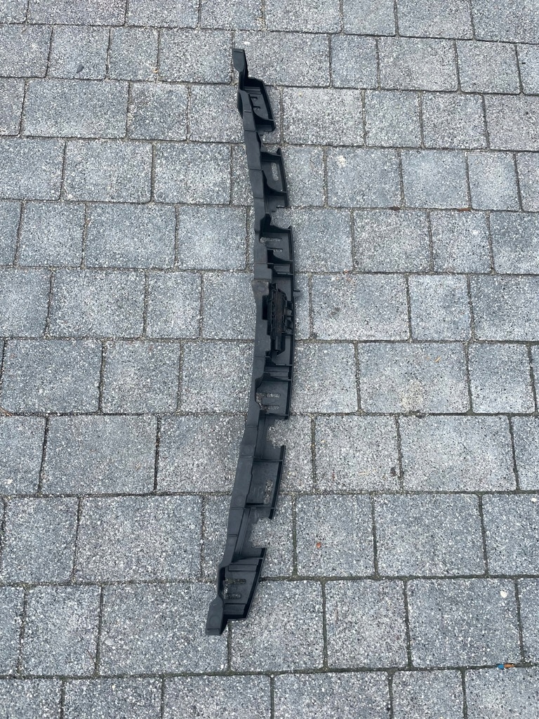 фото №1, Напрямна бампера задня porsche macan