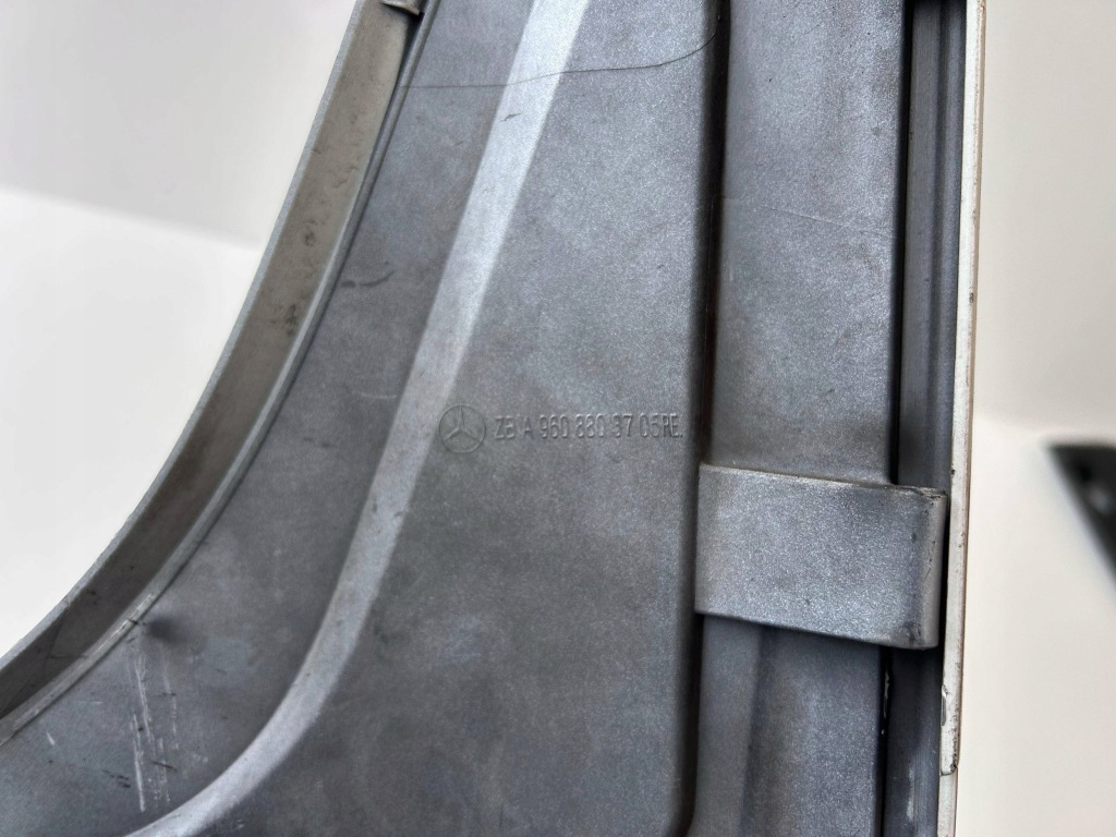 Actros mp4 молдинг pod фара правая 9608803705 оригинал Доставка