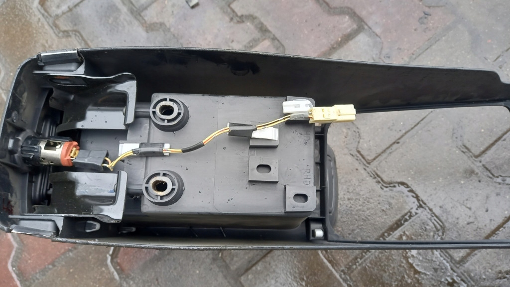 фото №8, Подлокотник toyota avensis t25 05r 2.0d