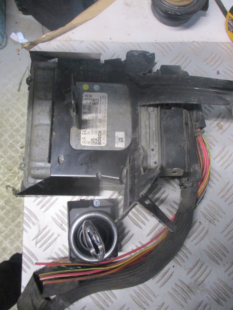 фото №1, Mercedes ml w164 3.0 v6 cdi бортовий комп'ютер a6421502077