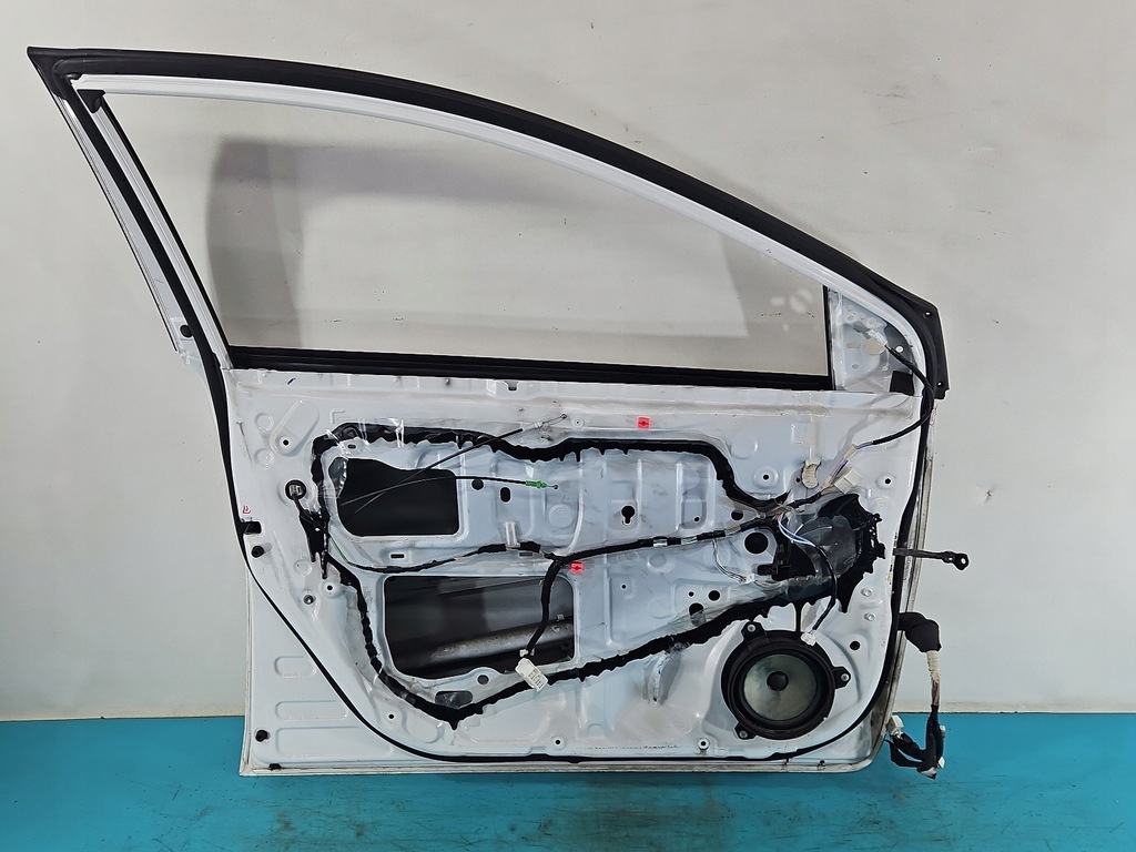 фото №15, Двері перед ліва toyota auris ii kombi білий 040