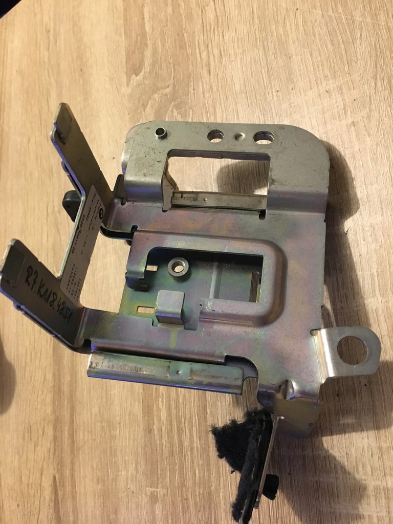 фото №1, Bmw g31 кронштейн левая шторка 7387501