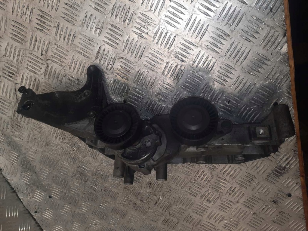 Кронштейн генератора кронштейн 2.4d d5 185km d5244t volvo s60 s80 xc60 30757168 в Україні