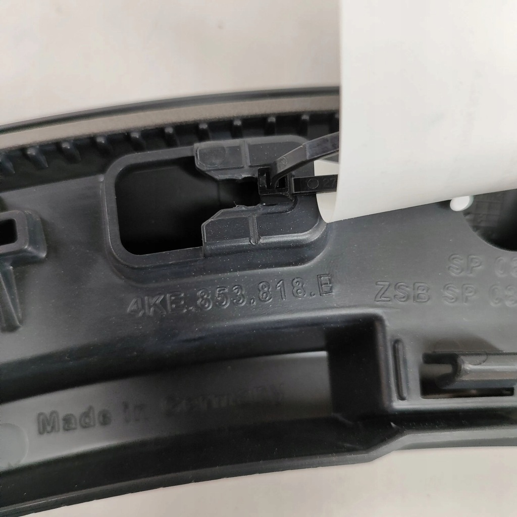 фото №6, Audi e-tron 2018 задняя сторона правая молдинг / накладка na крыло передний