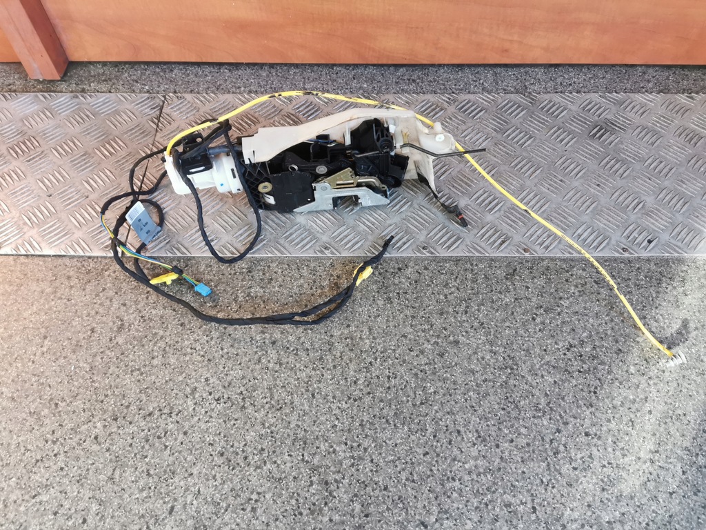 фото №1, Замок двері mercedes оригінальний номер 2207206435