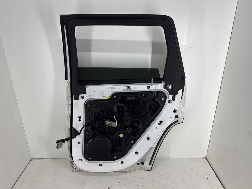 Дверь задняя правая сторона jeep grand cherokee 68258506ae с Разборки