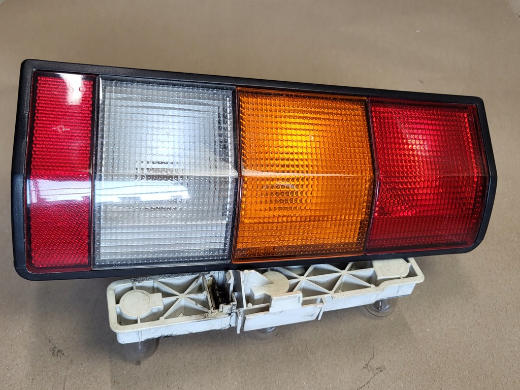 фото №2, Лампа права задня комплектна вкладиш renault rapid seima europa