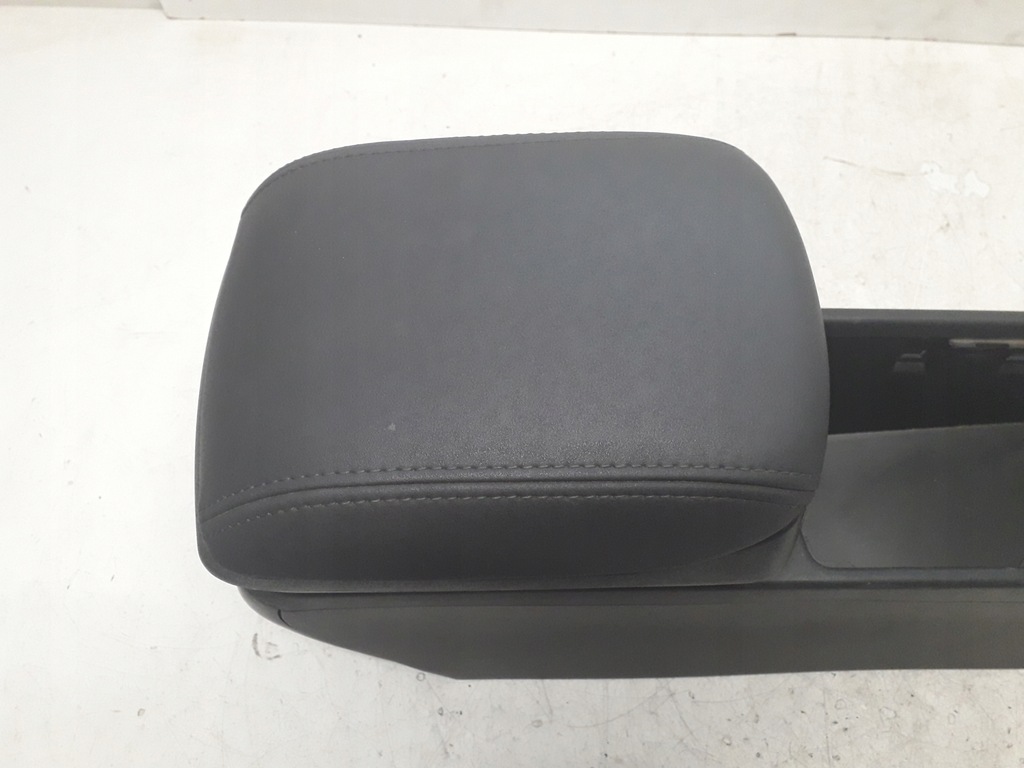 фото №7, Volvo v50 04-12 туннель средний бардачок подлокотник 8687408