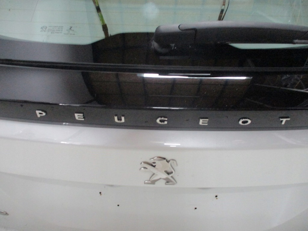 фото №7, Крышка багажника задняя задняя peugeot 2008 ii 19r pod камера