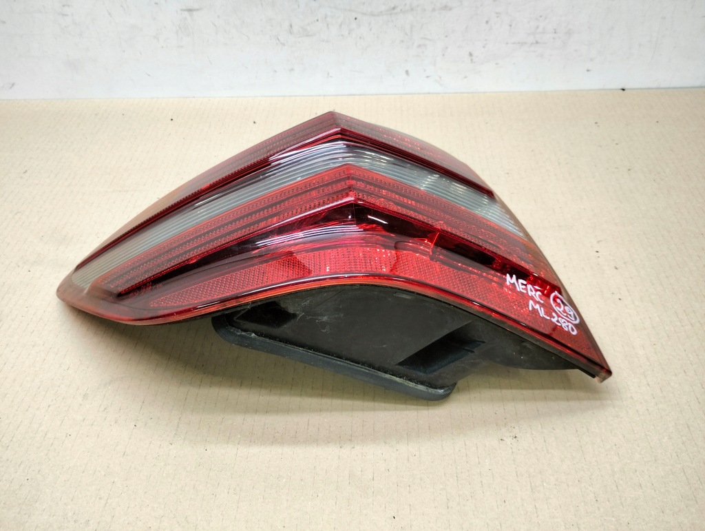 фото №10, Лампа левая задняя mercedes ml w164 lata 2005-2008