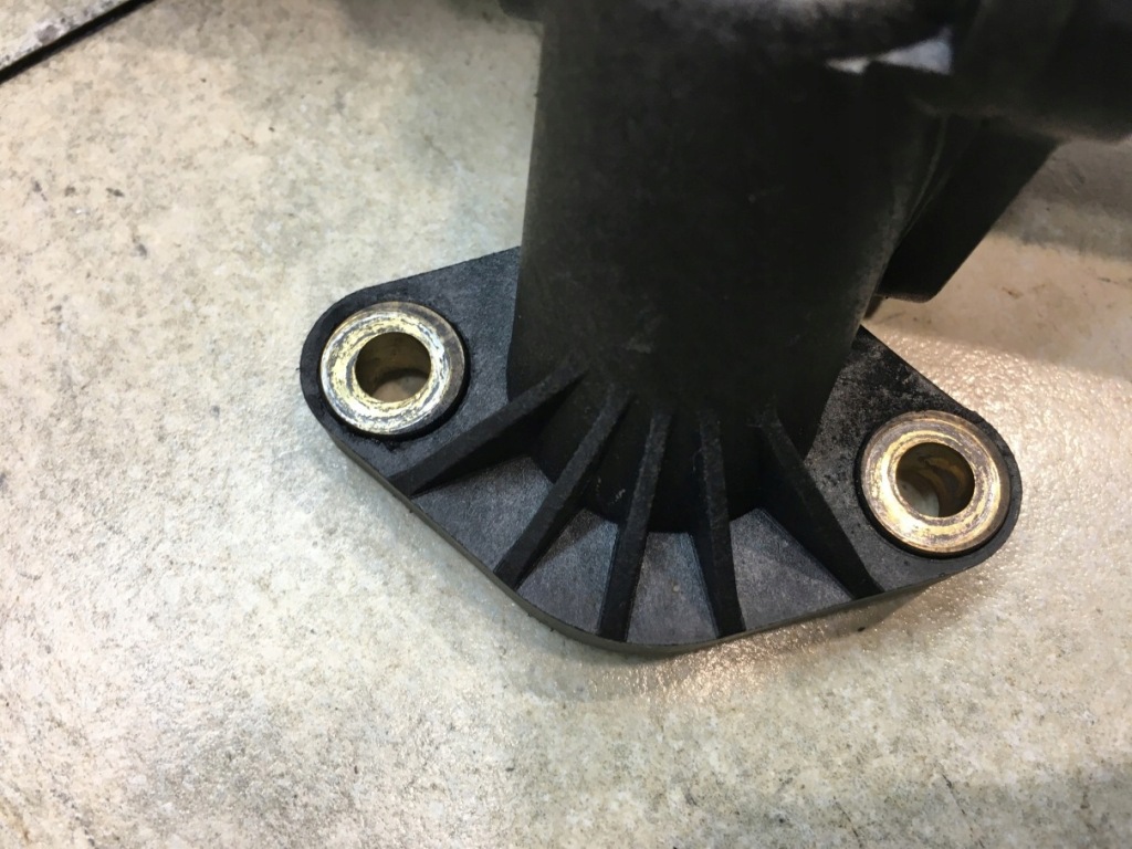 фото №9, Корпус термостата discovery iii 2.7 td 4h2q8592bf