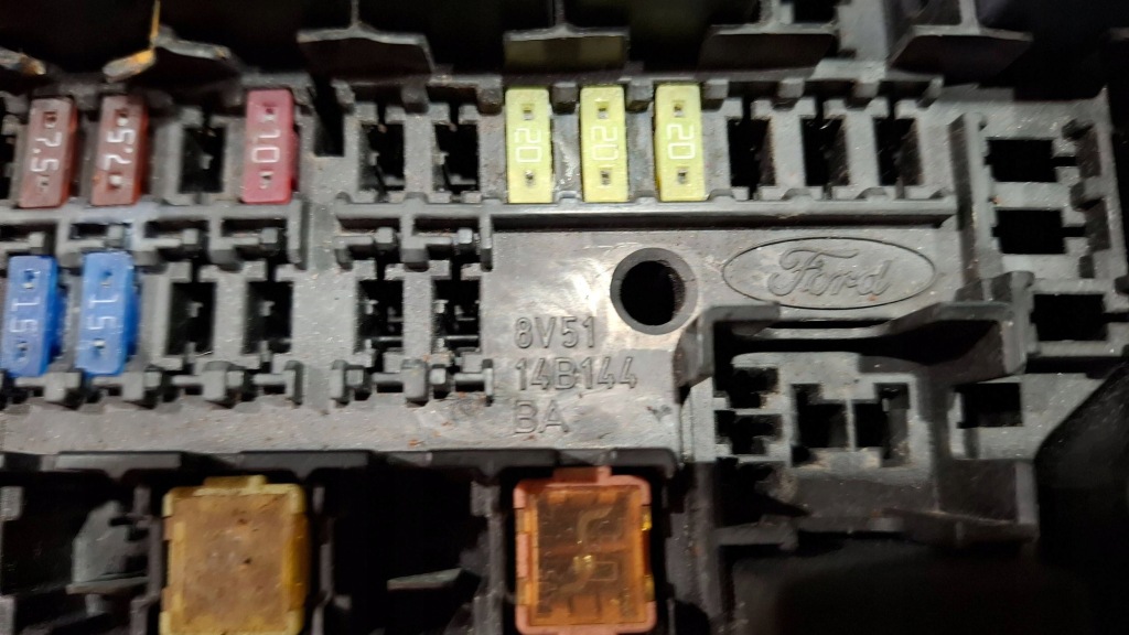 Коробка предохранителей 8v51-14b144-ba ford fiesta mk7 1.25 бензин в Украине