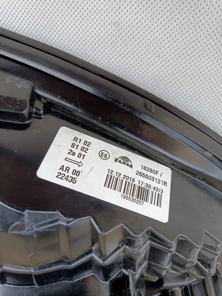 Лампа задня правий oryg renault twingo iii lift led Оригінал