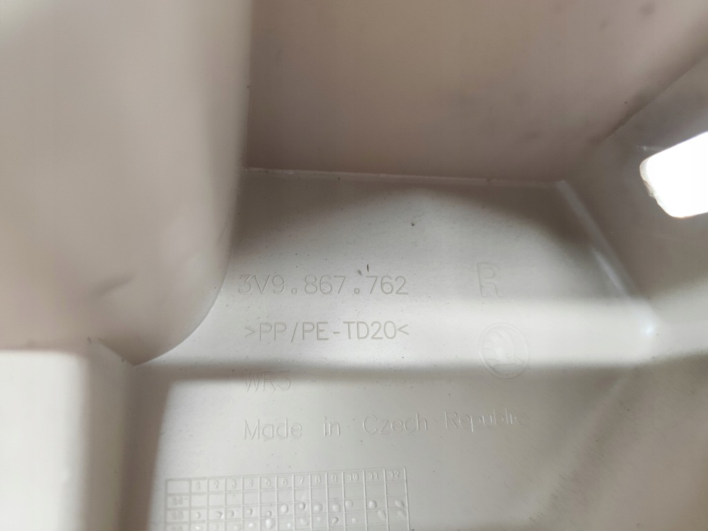 фото №6, Skoda superb iii kombi обшивка багажника направляющая шторка правая 3v9867762