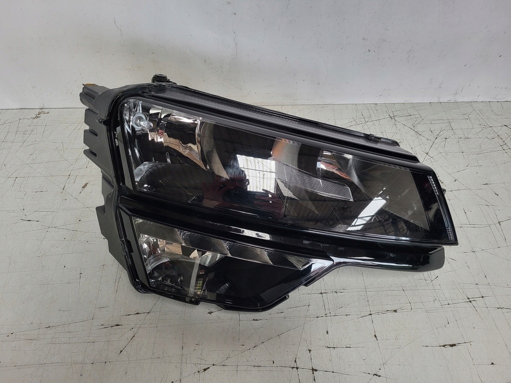 фото №1, Skoda karoq правая лампа перед передняя led