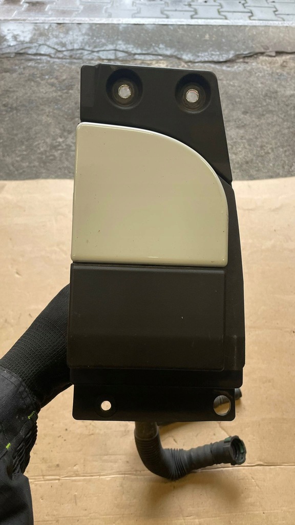 фото №4, Заливная горловина adblue крышка багажника труба iveco daily 6 vi