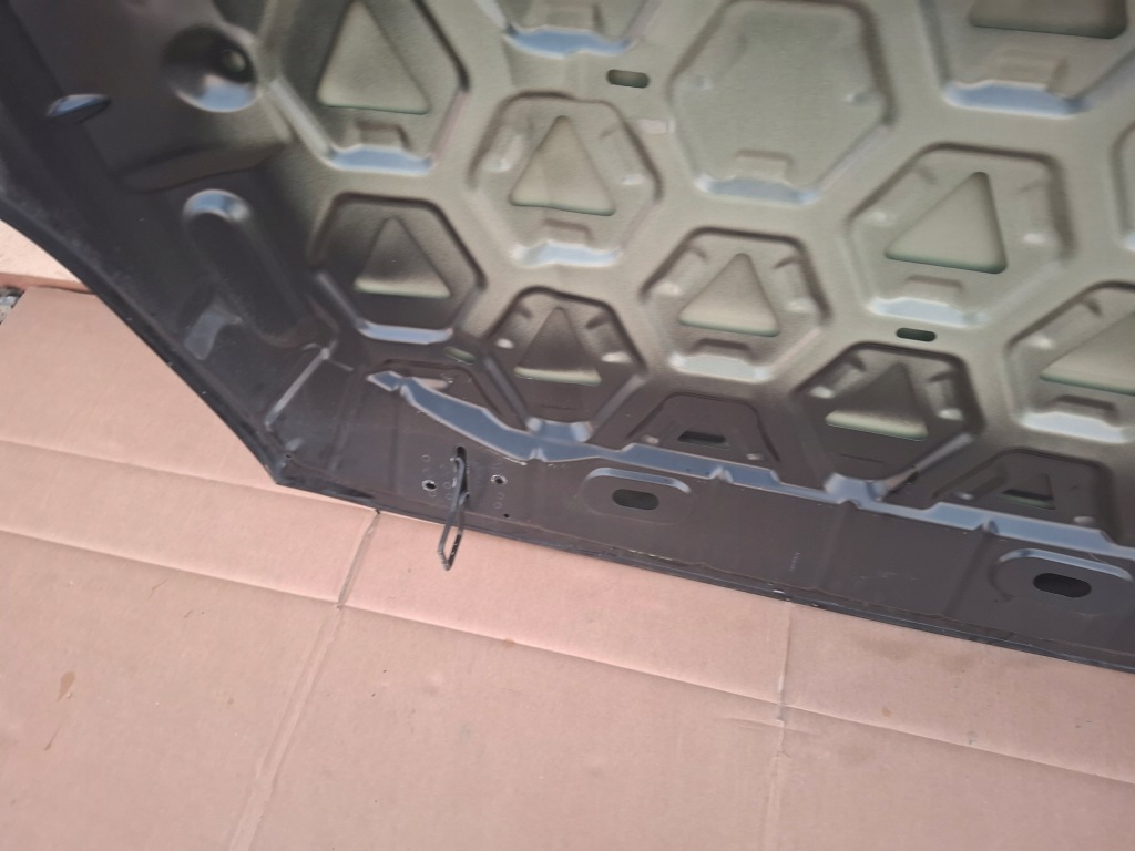 Капот кришка volvo v40 2 оригінал Зі Шроту