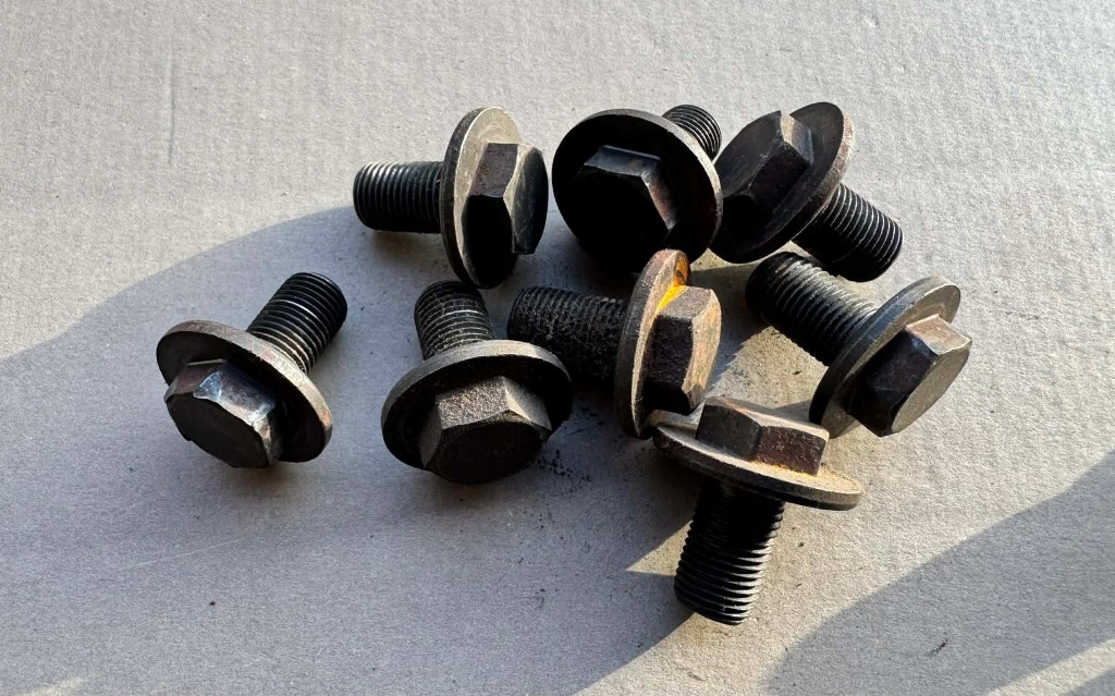 Купити Болти кріпильні колесо маховик at subaru