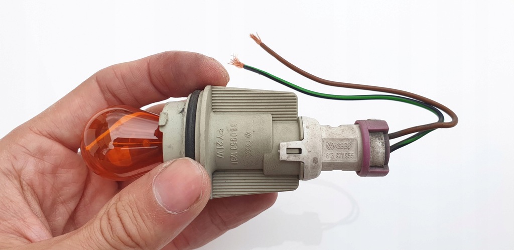 фото №7, Audi a4 b5 przed liftem цоколь поворотник лампы лампа передней перед