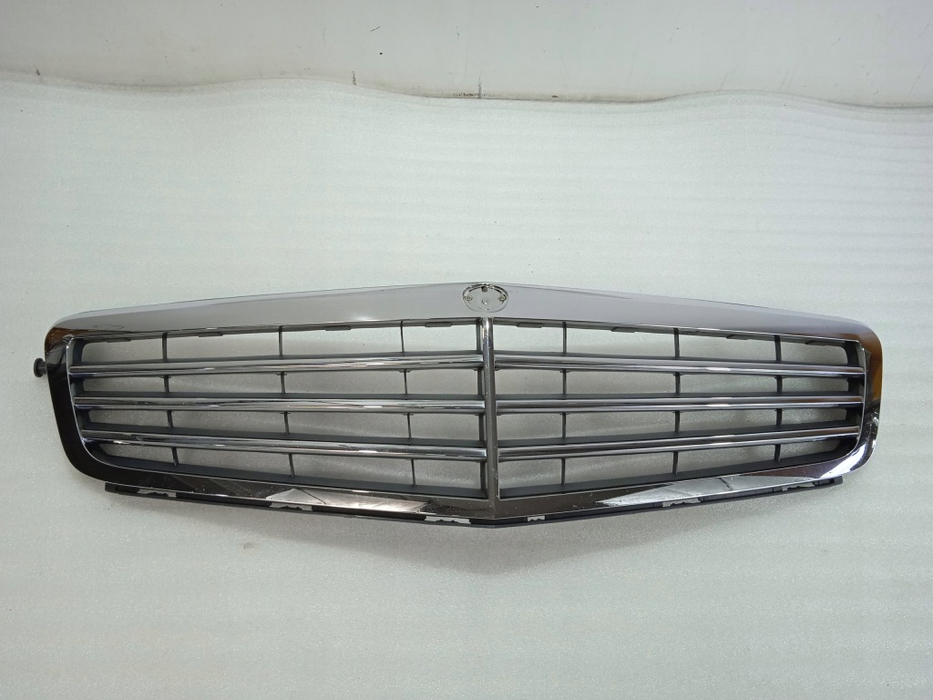 фото №1, Mercedes w204 c-klasa решётка радиатора решётка радиатора a2048800083