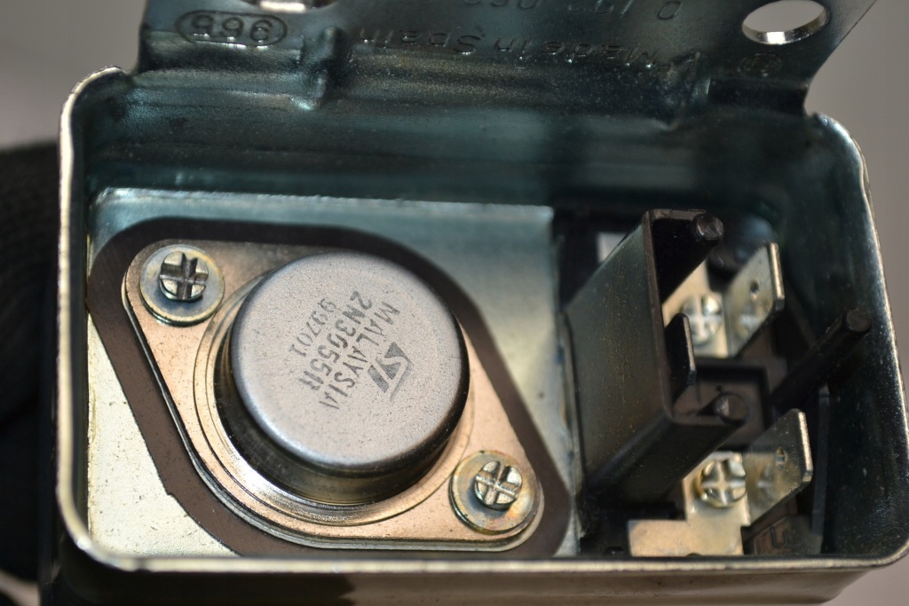 Mercedes w111 w112 w113 регулятор напряжения bosch Недорого