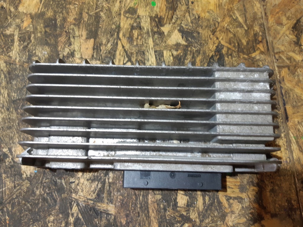 фото №1, Audi a5 8t a4 b8 усилитель радио динамиков 8t0035223k