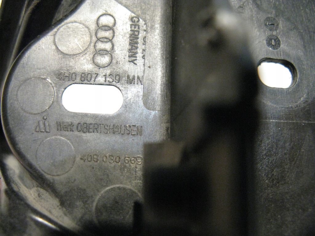 фото №8, Audi a8 d4 4h przedlift кріплення бампера перед 4h0807139;4h0807140.