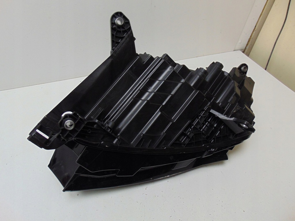 фото №14, Лампа правая перед skoda enyaq 5lb941016f europa