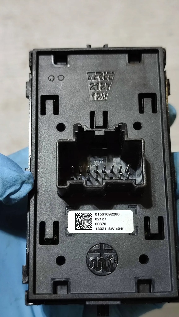 фото №3, Alfa romeo stelvio 2021 кнопка окон правый перед