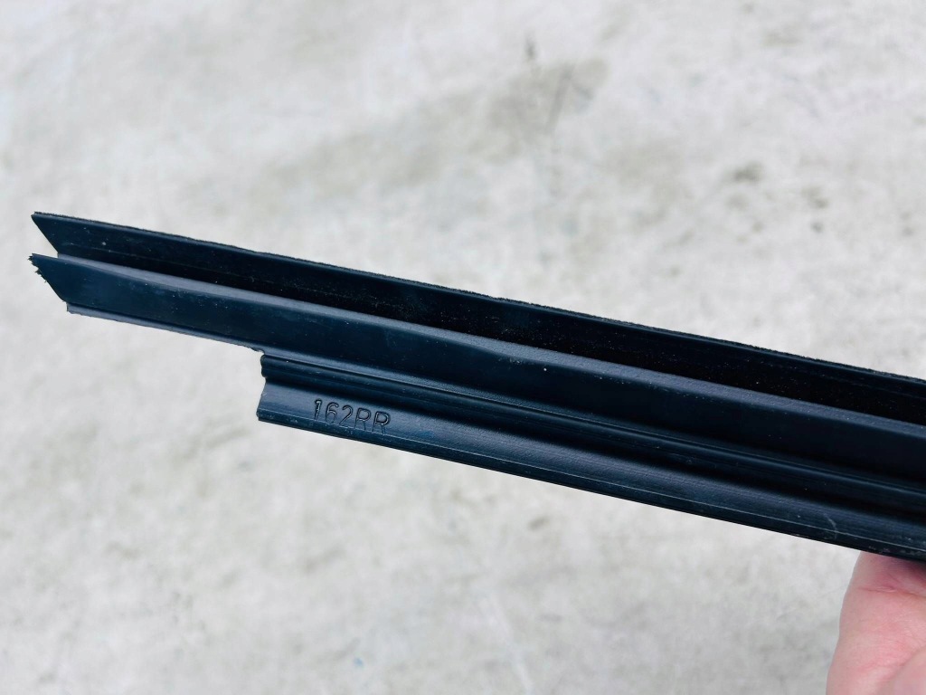 Corolla e21 молдинг скребок внутрішній двері задніх задній правий права задній Недорого