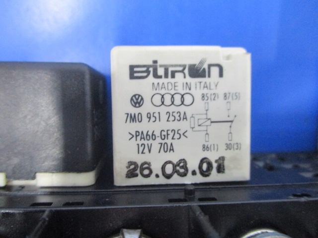 Seat leon 1 коробка запобіжників asv 8d1941824 8d0937503e 8l0941822 в Україні