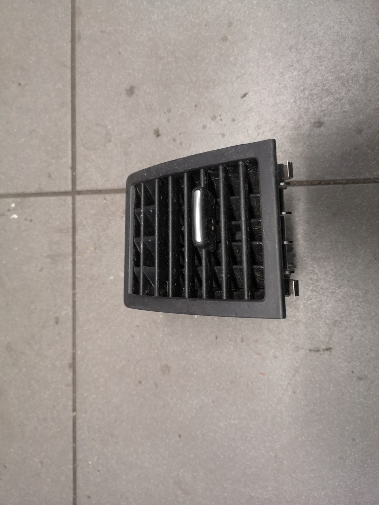 фото №1, Решётка обдув левая vw touareg 7l 7l6819703e