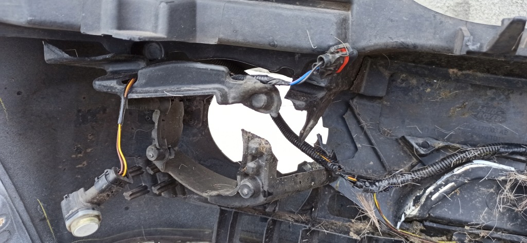 фото №14, Land rover discovery l319 iv 2009- бампер перед pdc омыватель ah22-17f775-ac