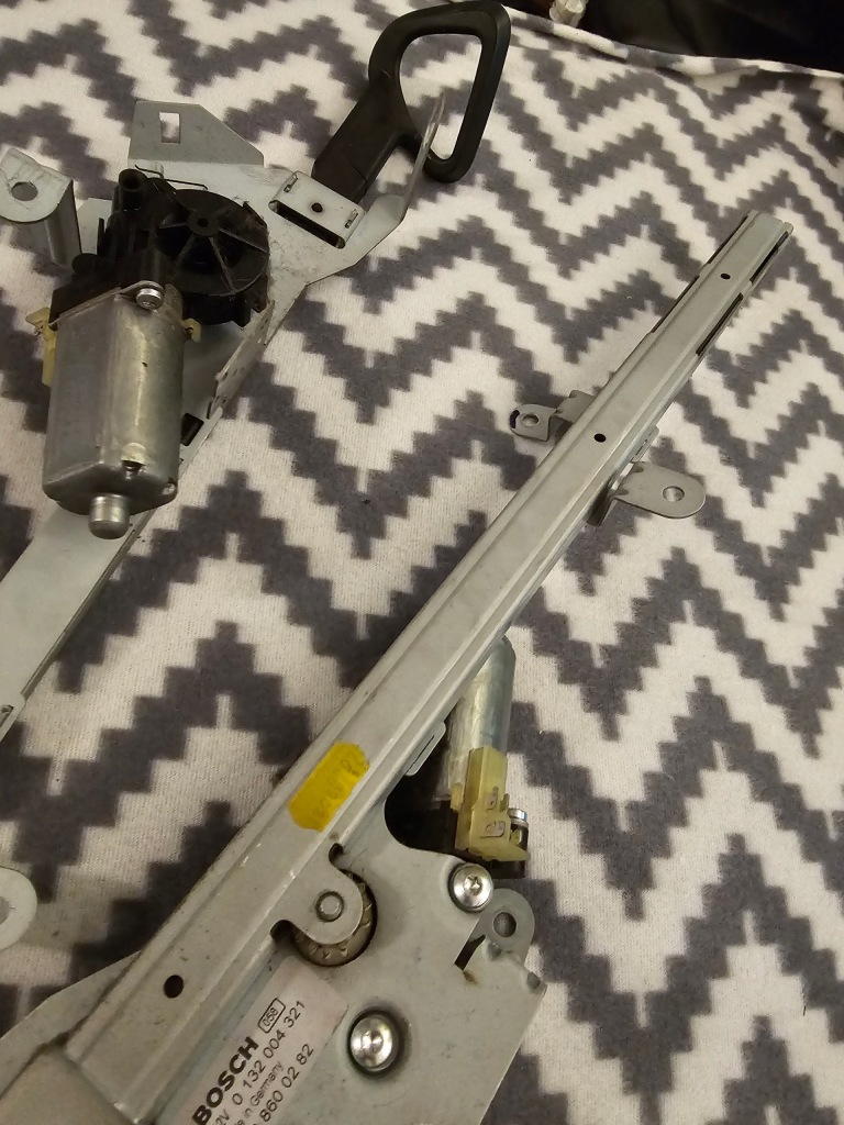 Podajnik поперечина безпеки лівий правий przódmercedes clk w209 Ціна