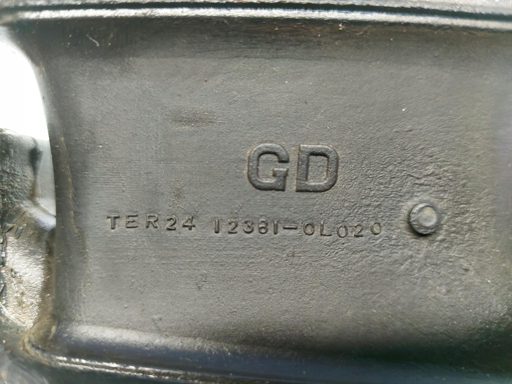 фото №5, Toyota hilux viii 8 кронштейн подушка двигателя правый перед 12361-0l020