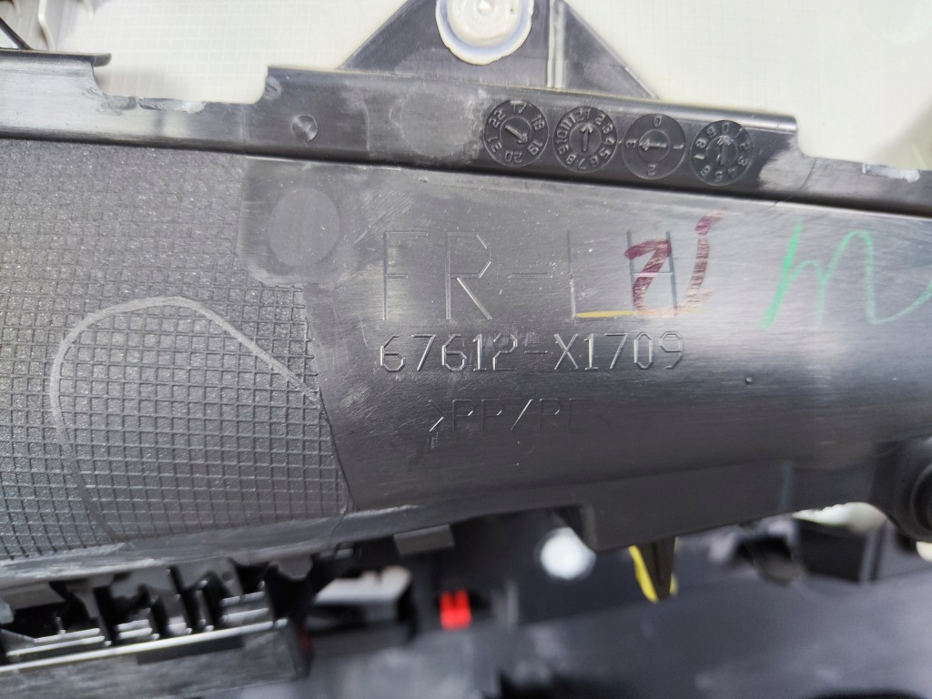 фото №8, Toyota corolla e21 обшивка дверь левый перед 67612-x1709