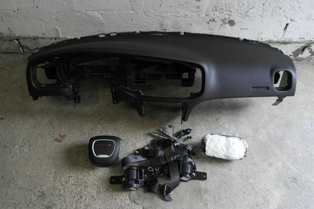 фото №1, Dodge charger подушка безопасности ремни приборная панель консоль приборная панель pulpit полка