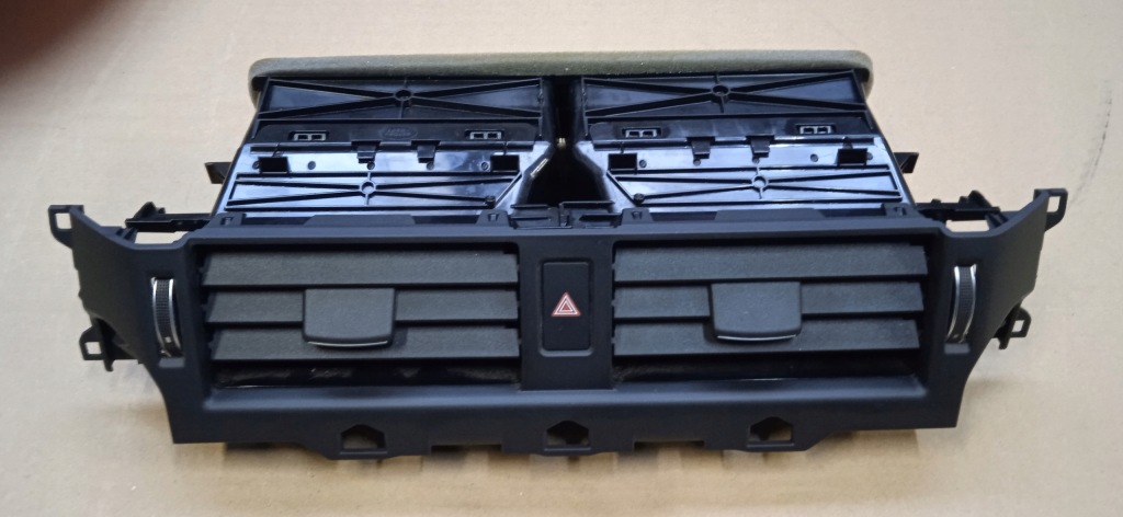 фото №1, Discovery v 5 l462 решётка обдув средняя