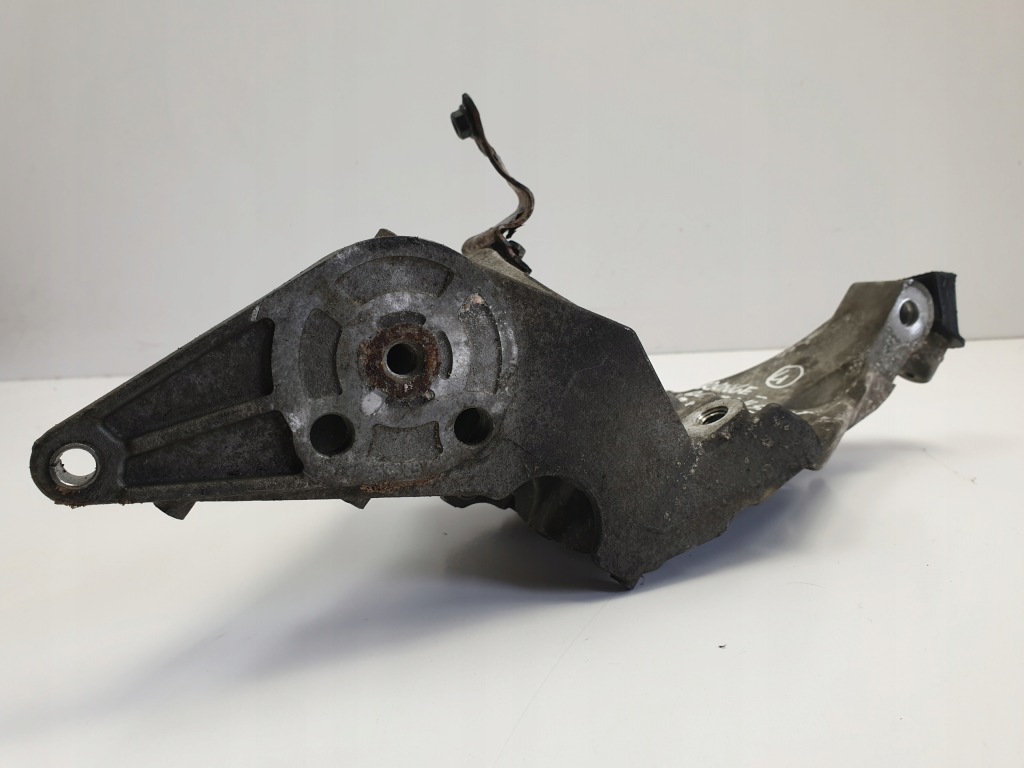 Range rover sport 2 3.0 d кронштейн генератора Оригинал