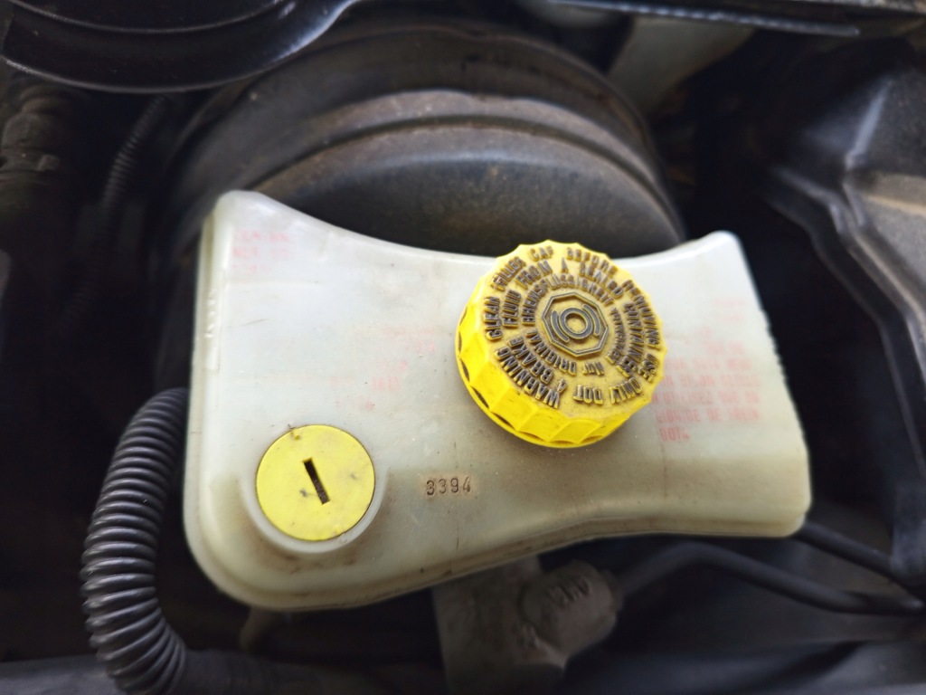 Бачок жидкость тормозной audi a4 b7 в Украине