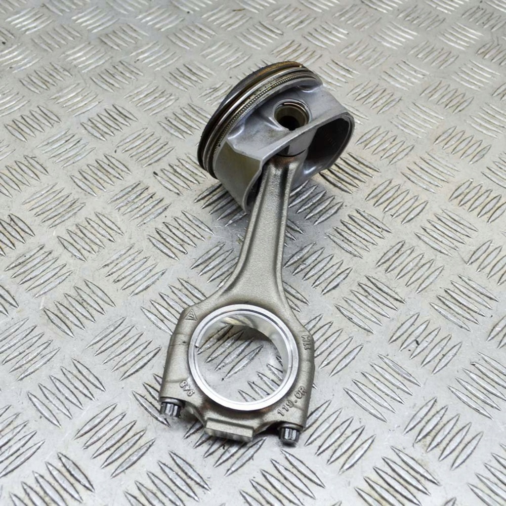 фото №1, Porsche cayenne 92a 2015 поршень