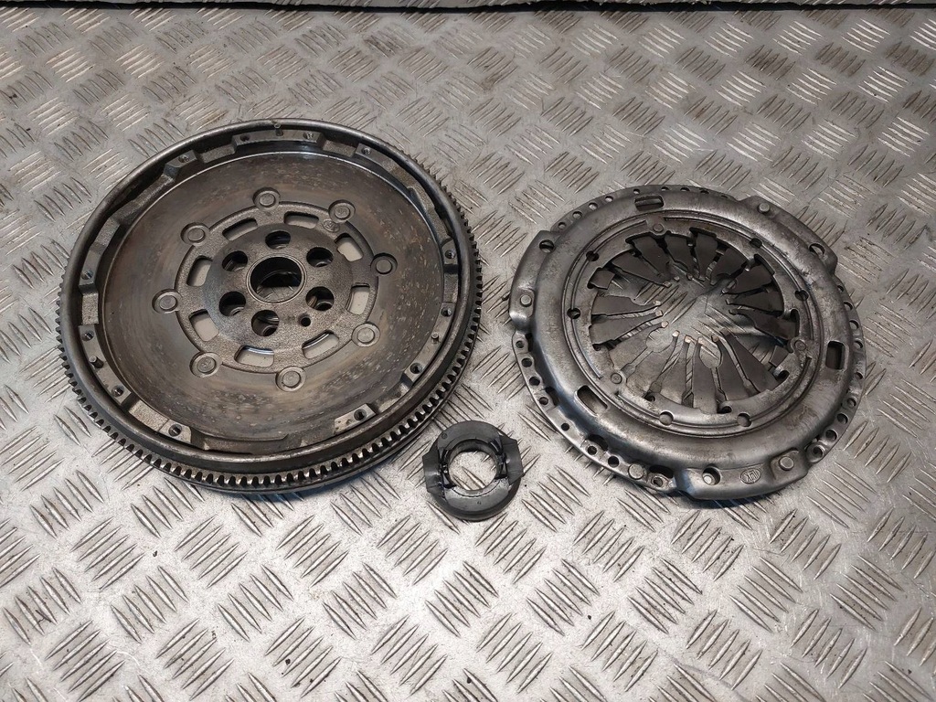 фото №1, Колесо двомасовий + притиск + підшипник audi a3 8l lift 1.8 t