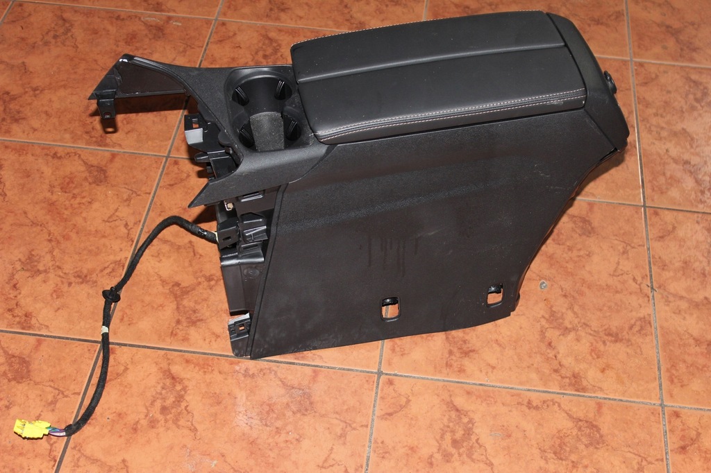 фото №1, Peugeot 5008 ii gt lift подлокотник оригинал