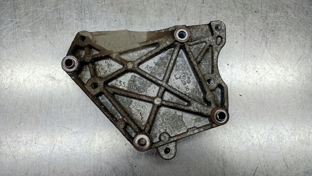 Купить Кронштейн генератор 55206511 opel corsa d 1.3 cdti