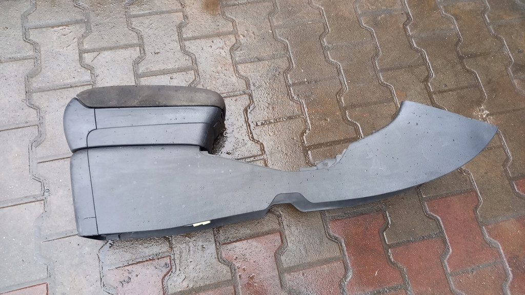 фото №1, Подлокотник toyota avensis t25 05r 2.0d