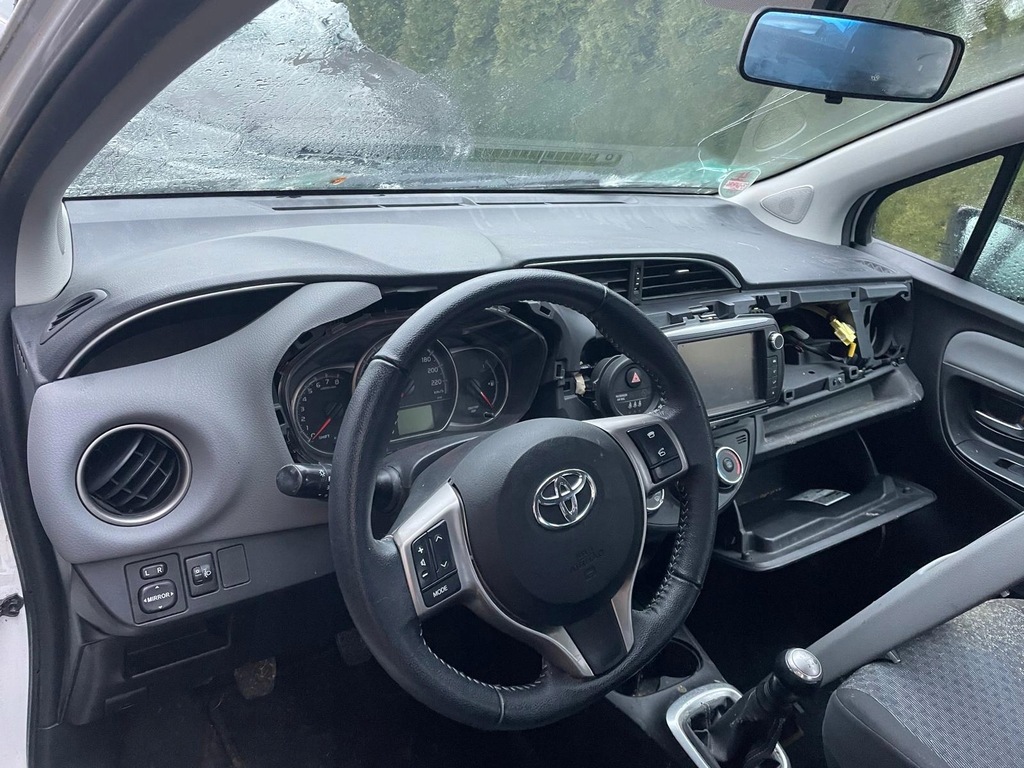 фото №1, Toyota yaris iii приборная панель приборная + подушки безопасности