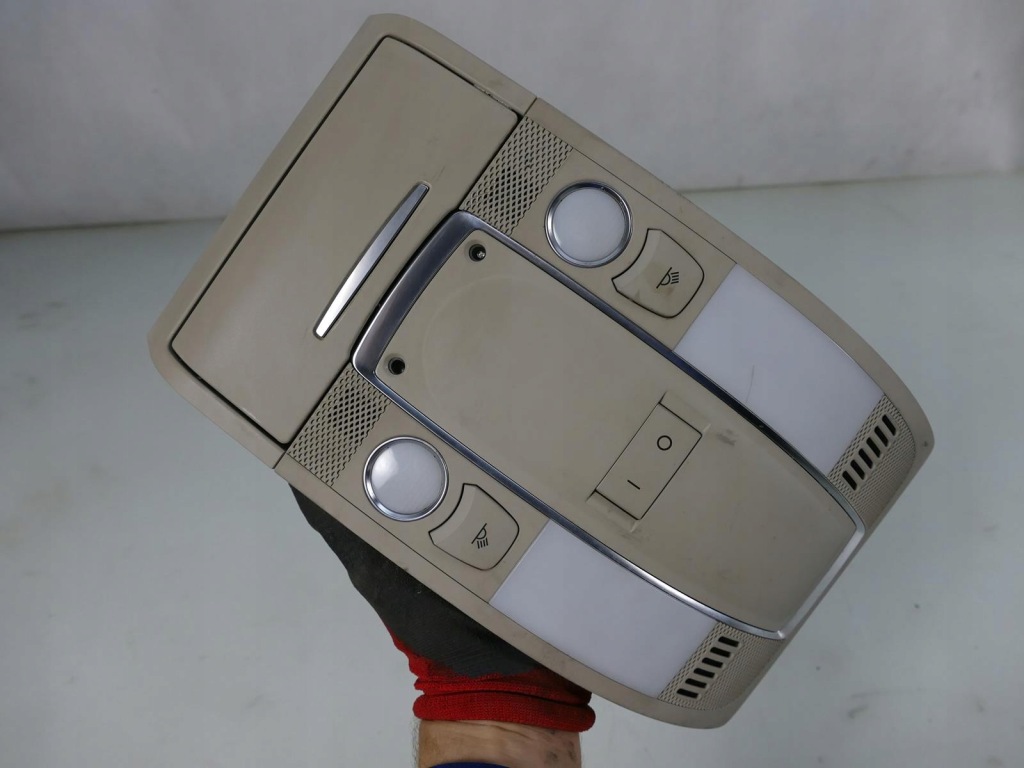 фото №1, Audi q7 4l лампа потолочный освещение кабины свет