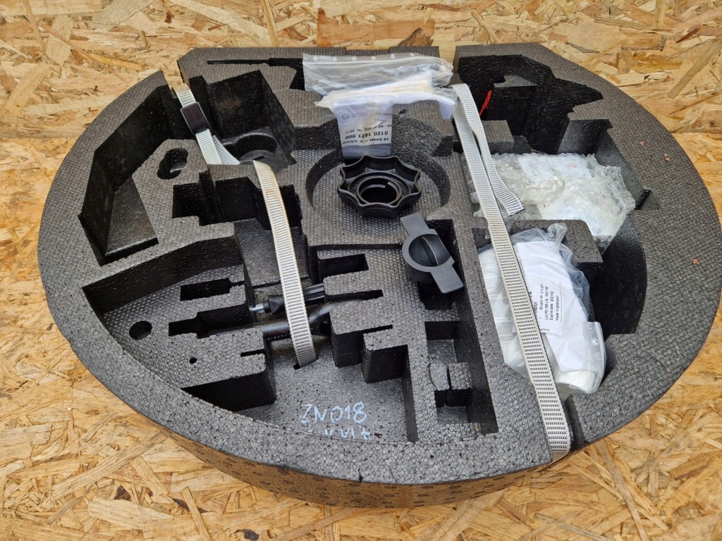 фото №1, Vw golf 5v 6 vi plus домкрат автомобільний набір ремонтний